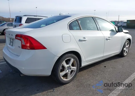 2012 Volvo S60 T5 из США, поврежденный, VIN YV1622FSXC2122621